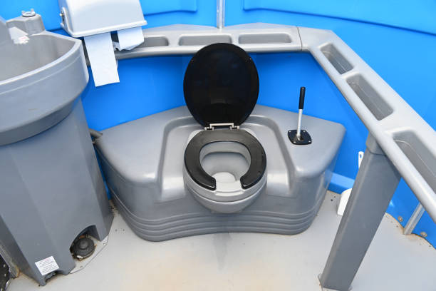 Best Portable restroom trailer rental  in Pretty Bayou, FL